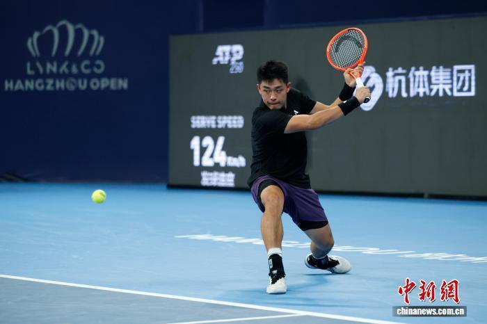 om, 图为吴易昺, 中新社记者