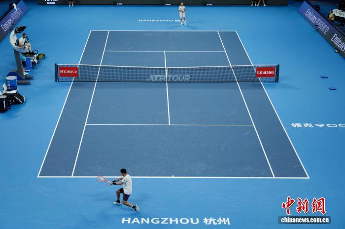 日晚, 手安德里安